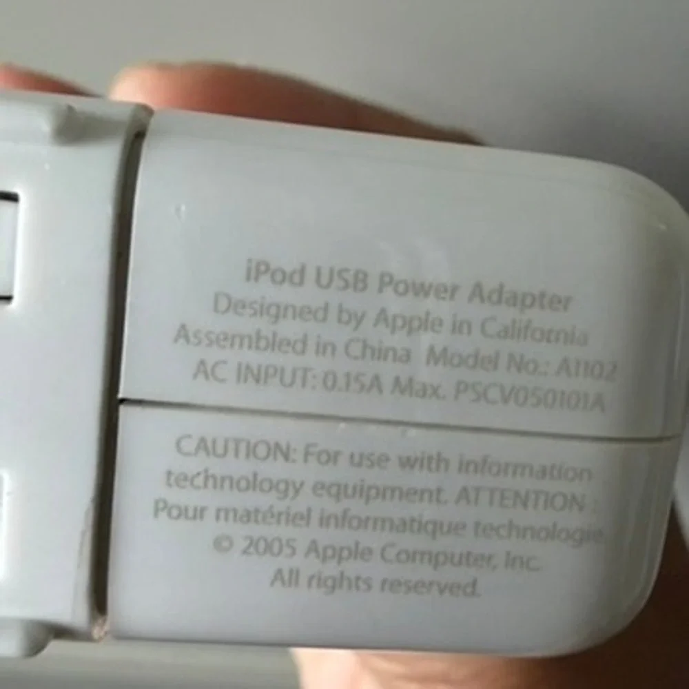 Apple A1102 iPod USB Power Adapter 5W Charger w/ 30-Pin Cable OEMing Prongs OEM